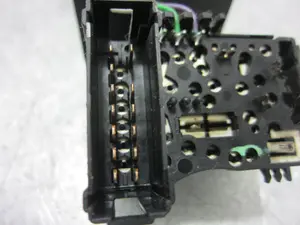 Foto de MANDO LUCES RENAULT CLIO II FASE II (B/CB0) 1.2 (58 CV / 43 KW) referencia 7701047551 foto 3