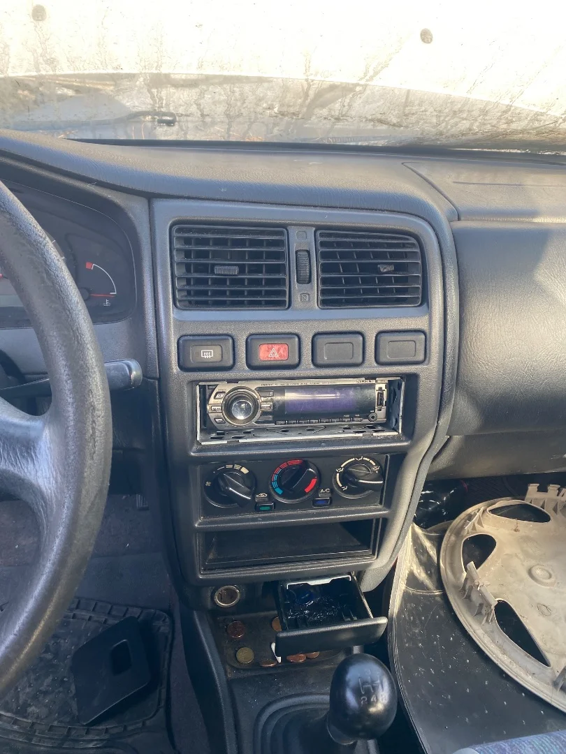 Foto de CONSOLA CENTRAL NISSAN ALMERA (N15) 2.0 Diesel (75 CV / 55 KW)