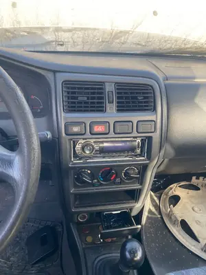 Foto de CONSOLA CENTRAL NISSAN ALMERA (N15) 2.0 Diesel (75 CV / 55 KW)