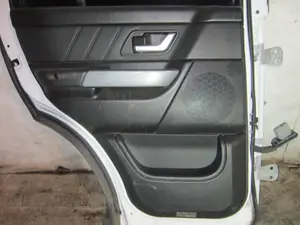 Foto de GUARNECIDO PUERTA TRASERA IZQUIERDA LAND ROVER RANGE ROVER SPORT 2.7 Td V6 CAT (190 CV / 140 KW) referencia AH3225569AA foto 2