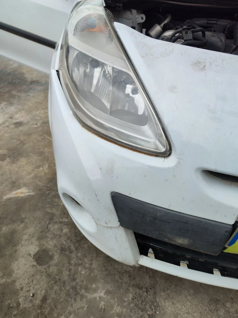 Foto de FARO DERECHO RENAULT CLIO III 1.5 dCi Diesel FAP (75 CV / 55 KW)