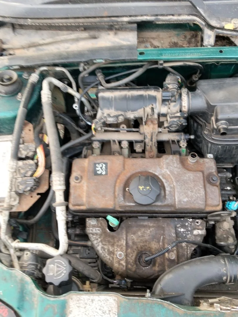Foto de MOTOR COMPLETO PEUGEOT 106 (S2) 1.1 (60 CV / 44 KW)