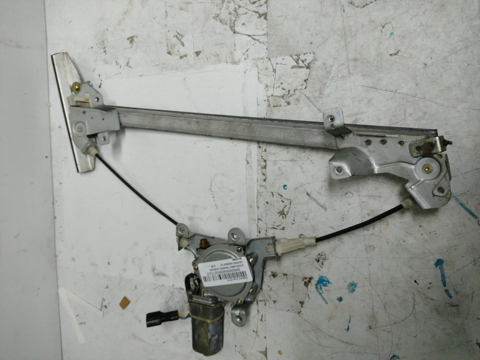 Foto de ELEVALUNAS TRASERO DERECHO DAEWOO ESPERO 2.0 CAT (105 CV / 77 KW) referencia 96168984