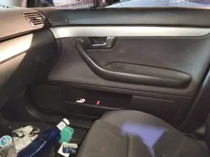 Foto de GUARNECIDO PUERTA DELANTERA DERECHA AUDI A4 BERLINA (8E)