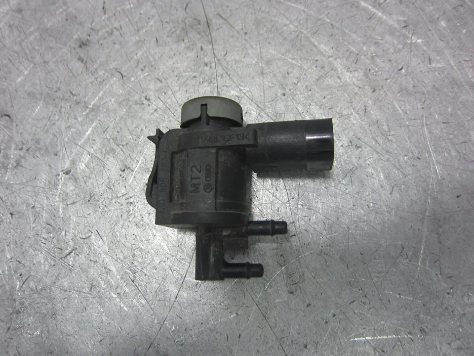 Foto de VALVULA AIRE ADICIONAL BMW SERIE 3 BERLINA (E46) 3.0 24V Turbodiesel CAT (184 CV / 135 KW) referencia 1J0906283C