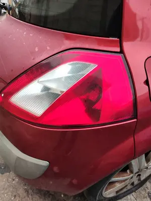 Foto de PILOTO TRASERO DERECHO RENAULT MEGANE II BERLINA 5P 1.5 dCi Diesel (106 CV / 78 KW)