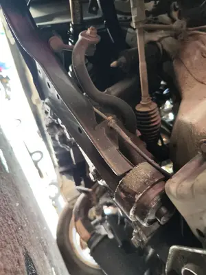 Foto de EJE DELANTERO / CUNA MOTOR NISSAN PRIMERA BERLINA (P12) 1.9 16V Turbodiesel CAT (120 CV / 88 KW)