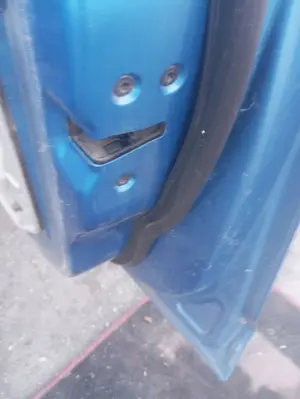 Foto de CERRADURA PUERTA DELANTERA DERECHA FORD FOCUS BERLINA (CAP) 1.6 TDCi CAT (109 CV / 80 KW)