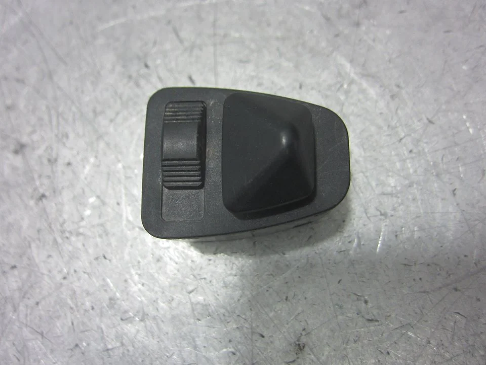 Foto de MANDO RETROVISOR BMW SERIE 3 BERLINA (E46) 2.0 16V Diesel CAT (136 CV / 100 KW) referencia 613183736919