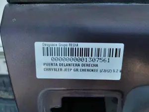 Foto de PUERTA DELANTERA DERECHA CHRYSLER JEEP GR.CHEROKEE (ZJ)/(Z) 5.2 V8 CAT (211 CV / 155 KW) foto 2