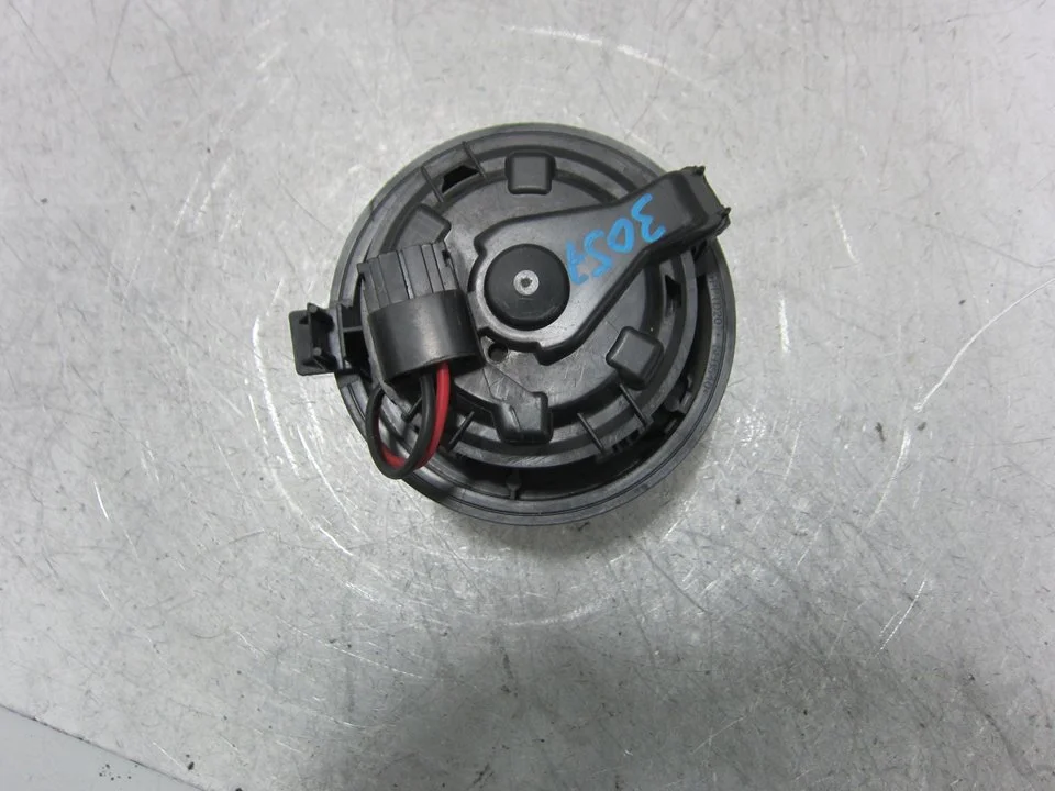 Foto de MOTOR CALEFACCION PEUGEOT 208 1.2 12V e-VTi (82 CV / 60 KW) referencia T1013142J