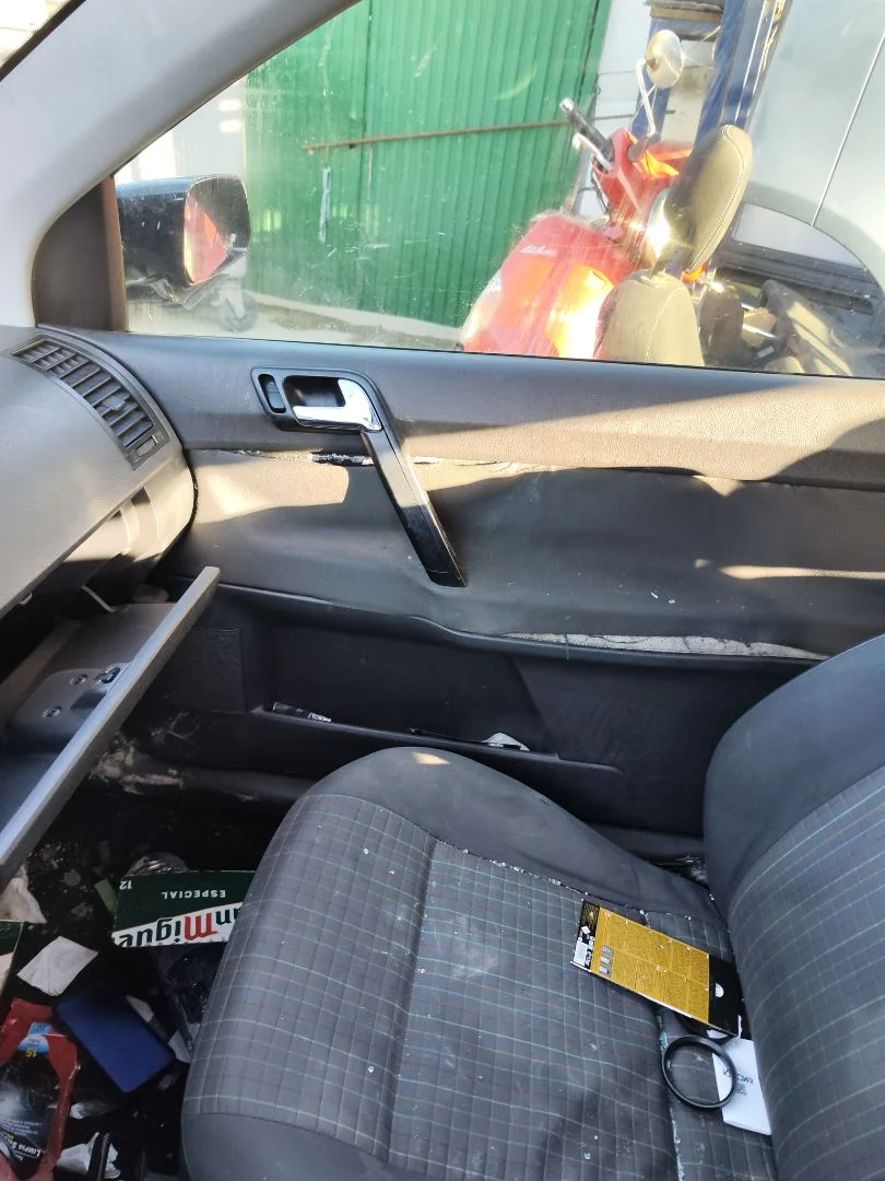 Foto de MANDO ELEVALUNAS DELANTERO DERECHO VOLKSWAGEN POLO IV (9N3) 1.9 TDI (101 CV / 74 KW)