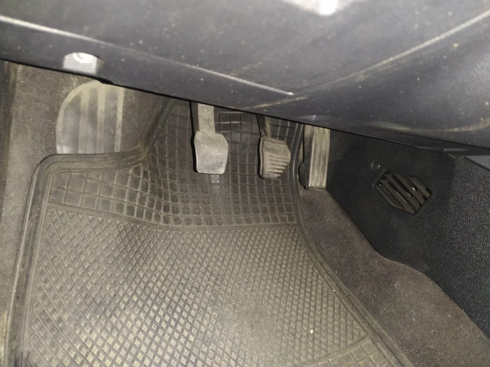 Foto de PEDAL EMBRAGUE FORD MONDEO BERLINA (GE) 2.0 TDCi CAT (131 CV / 96 KW)