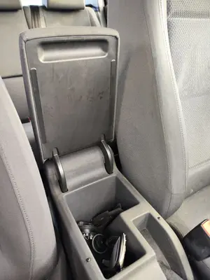 Foto de APOYABRAZOS CENTRAL VOLKSWAGEN GOLF PLUS V (5M1) 1.9 TDI (105 CV / 77 KW) foto 2