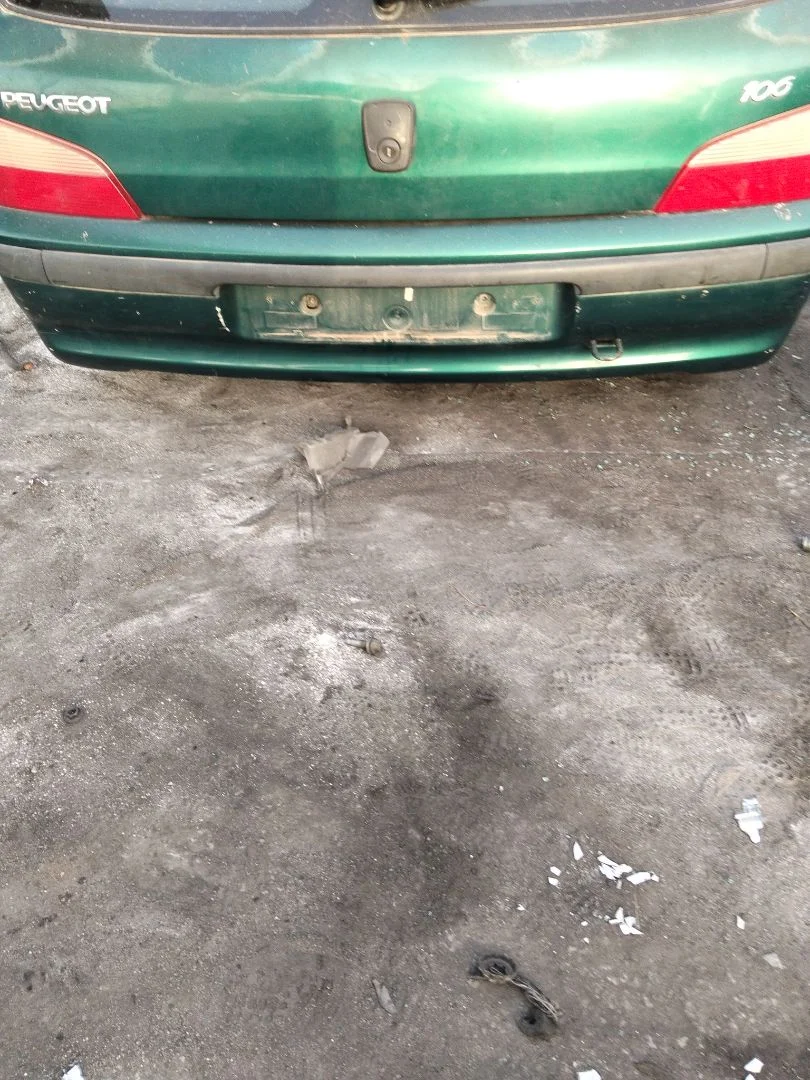 Foto de PARAGOLPES TRASERO PEUGEOT 106 (S2) 1.1 (60 CV / 44 KW)