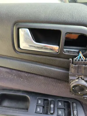 Foto de MANETA INTERIOR DELANTERA IZQUIERDA VOLKSWAGEN GOLF IV BERLINA (1J1)(10.1997) 1.6 16V (105 CV / 77 KW) referencia 3B1837113H FKZ foto 3