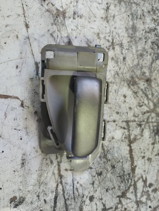 Foto de MANETA INTERIOR TRASERA DERECHA CITROEN XSARA PICASSO 1.6 16V HDi FAP (109 CV / 80 KW) referencia 9631487677