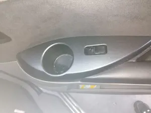 Foto de MANDO ELEVALUNAS TRASERO DERECHO MITSUBISHI GRANDIS (NA0W) 2.0 DI-D CAT (136 CV / 100 KW)