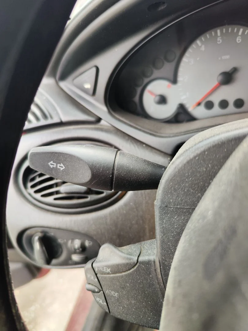 Foto de MANDO INTERMITENTES FORD FOCUS BERLINA (CAK) 1.6 16V CAT (101 CV / 74 KW)