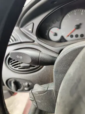 Foto de MANDO INTERMITENTES FORD FOCUS BERLINA (CAK) 1.6 16V CAT (101 CV / 74 KW)