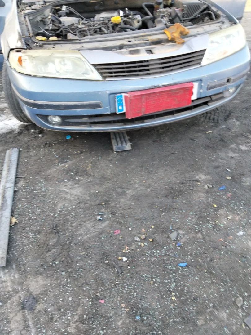 Foto de PARAGOLPES DELANTERO RENAULT LAGUNA II (BG0) 1.9 dCi Diesel CAT (101 CV / 74 KW)