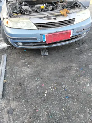 Foto de PARAGOLPES DELANTERO RENAULT LAGUNA II (BG0) 1.9 dCi Diesel CAT (101 CV / 74 KW)