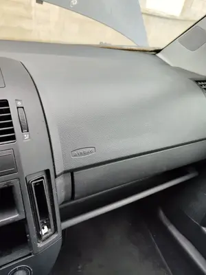 Foto de AIRBAG DELANTERO DERECHO VOLKSWAGEN POLO IV (9N1) 1.4 16V (75 CV / 55 KW) referencia 6Q0880204G