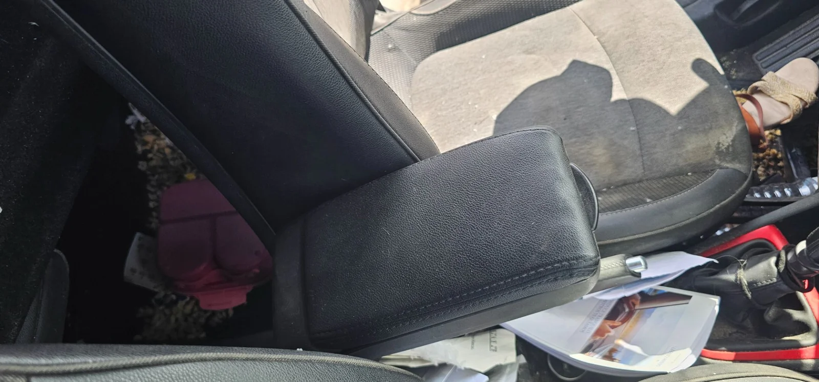 Foto de APOYABRAZOS CENTRAL RENAULT CAPTUR I 1.5 dCi Diesel FAP (110 CV / 81 KW)