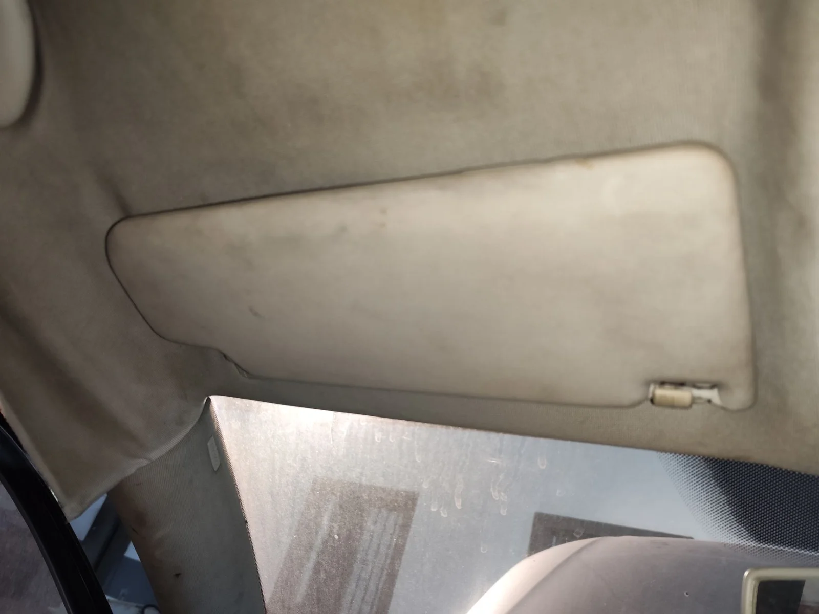 Foto de PARASOL IZQUIERDO VOLKSWAGEN PASSAT BERLINA (3C2) 2.0 TDI (140 CV / 103 KW) referencia 1K0857551N