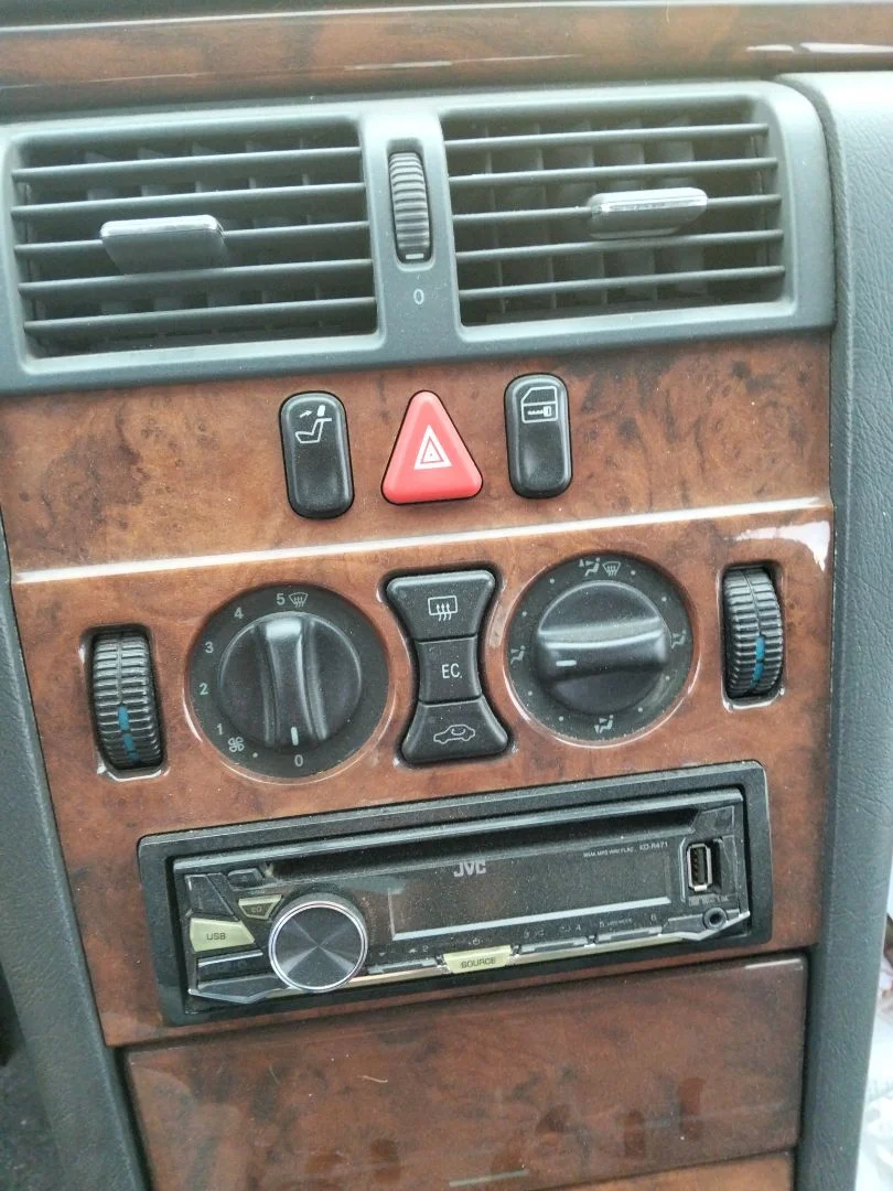 Foto de MANDO CALEFACCION / AIRE ACONDICIONADO MERCEDES-BENZ CLASE E (BM 210) BERLINA 3.0 Diesel CAT (136 CV / 100 KW) referencia A2108303185