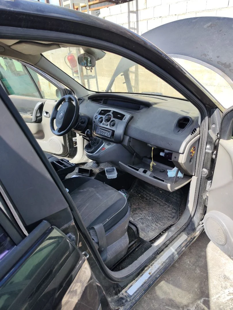 Foto de GOMAS CONTORNO PUERTA RENAULT SCENIC II (JM) 1.9 dCi Diesel (120 CV / 88 KW)