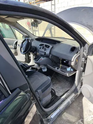 Foto de GOMAS CONTORNO PUERTA RENAULT SCENIC II (JM) 1.9 dCi Diesel (120 CV / 88 KW)