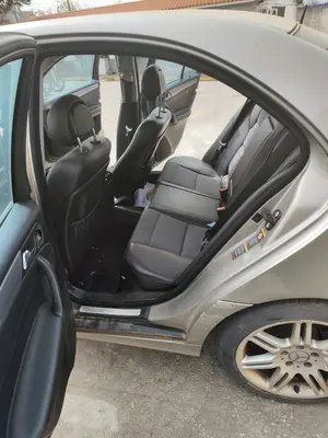 Foto de GOMAS CONTORNO PUERTA MERCEDES-BENZ CLASE C (BM 203) BERLINA 3.0 CDI CAT (224 CV / 165 KW)