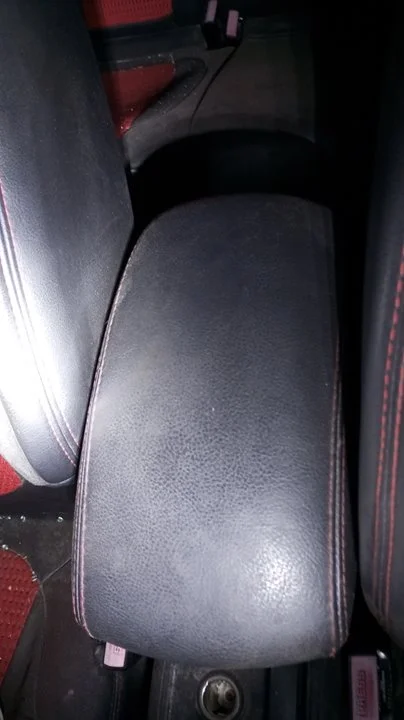 Foto de APOYABRAZOS CENTRAL CITROEN C4 BERLINA 2.0 16V CAT (RFJ / EW10A) (140 CV / 103 KW) referencia 8830Y7