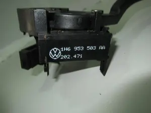 Foto de MANDO LIMPIA VOLKSWAGEN GOLF III (1H1)(11.1991) 1.9 TDI (90 CV / 66 KW) referencia 1H6953503AA foto 5