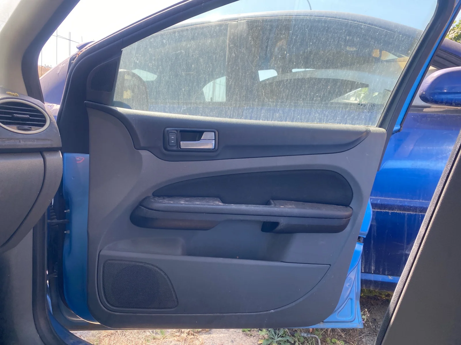 Foto de GUARNECIDO PUERTA DELANTERA DERECHA FORD FOCUS BERLINA (CB4) 1.6 TDCi CAT (90 CV / 66 KW) referencia 1677689