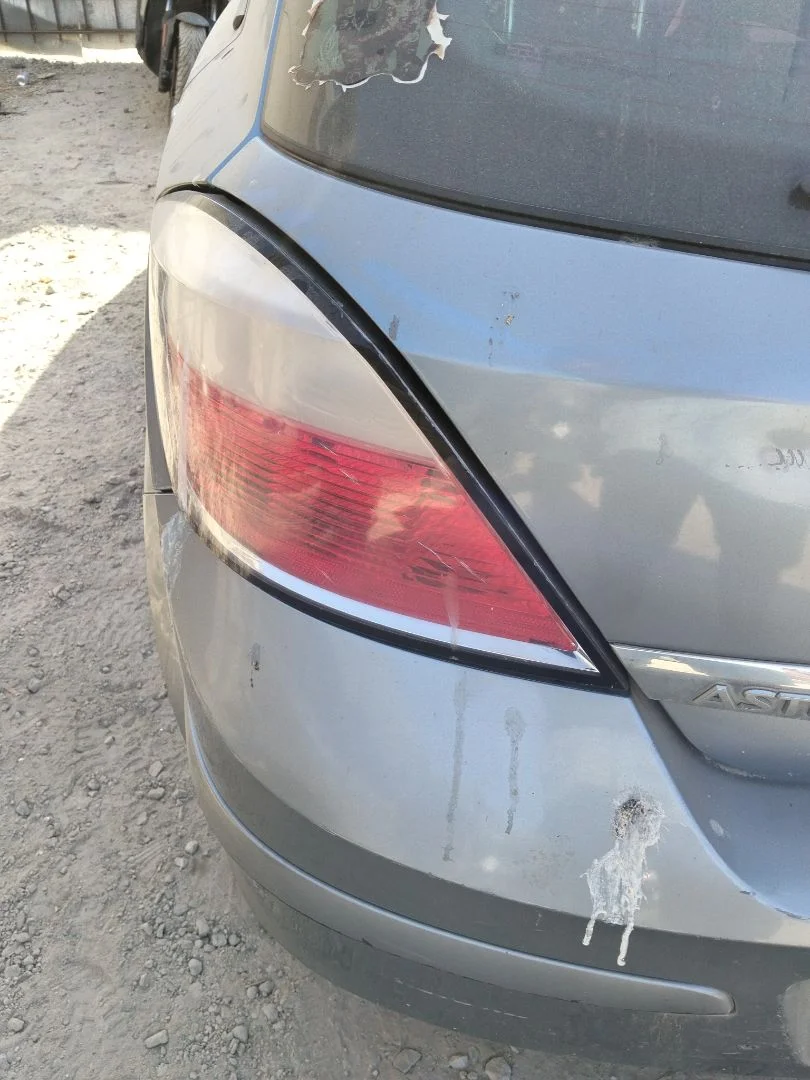 Foto de PILOTO TRASERO IZQUIERDO OPEL ASTRA H BERLINA