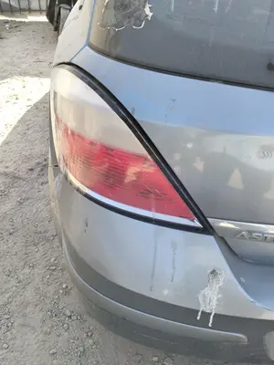 Foto de PILOTO TRASERO IZQUIERDO OPEL ASTRA H BERLINA