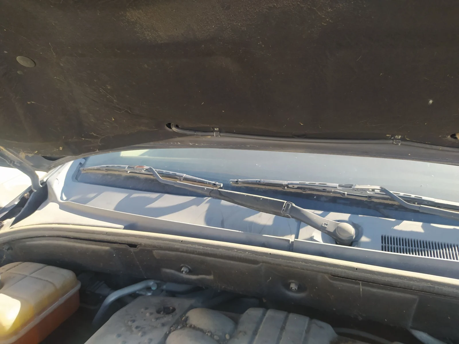 Foto de BRAZO LIMPIA DELANTERO DERECHO SSANGYONG ACTYON 2.0 TD CAT (141 CV / 104 KW)