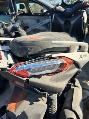 Foto de COLIN TRASERO YAMAHA X-MAX 300 292 cm3 - 20.6 kW (0 CV / 0 KW) foto 3