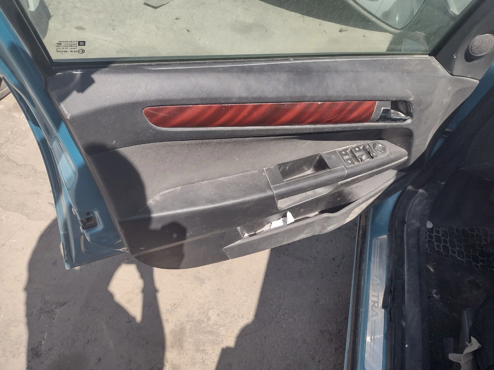 Foto de GUARNECIDO PUERTA DELANTERA IZQUIERDA OPEL ASTRA H BERLINA 1.6 16V (105 CV / 77 KW) referencia 13254928