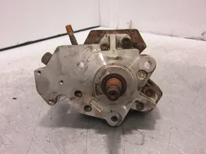 Foto de BOMBA INYECCION RENAULT MEGANE II BERLINA 3P referencia 8200108225