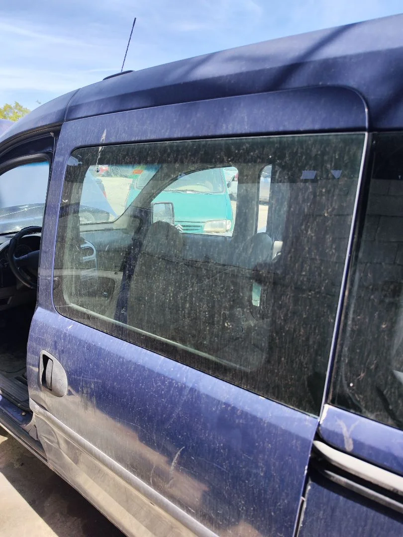 Foto de LUNA TRASERA IZQUIERDA OPEL COMBO (CORSA C) 1.3 16V CDTI CAT (Z 13 DT / LN9) (69 CV / 51 KW) referencia 93182555