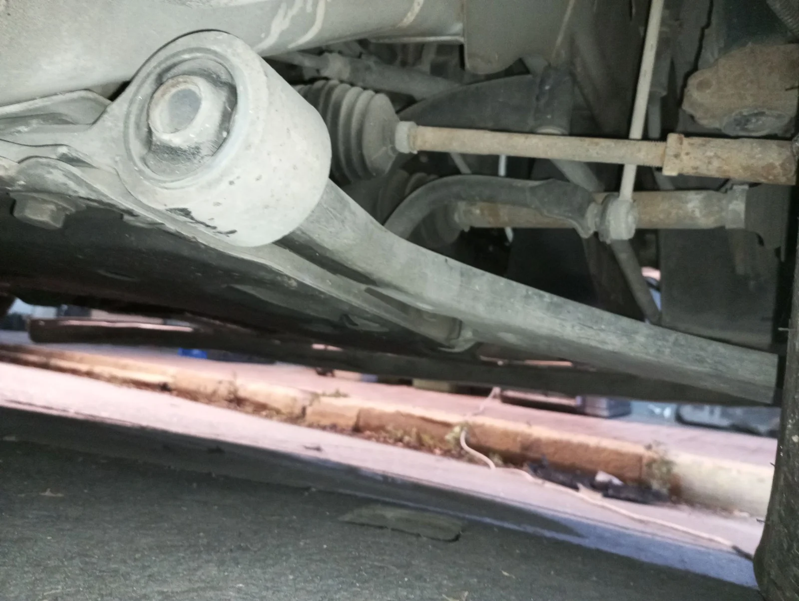 Foto de BRAZO SUSPENSION DELANTERO DERECHO FORD FIESTA (CBK) 1.4 TDCi CAT (68 CV / 50 KW) referencia 1436169
