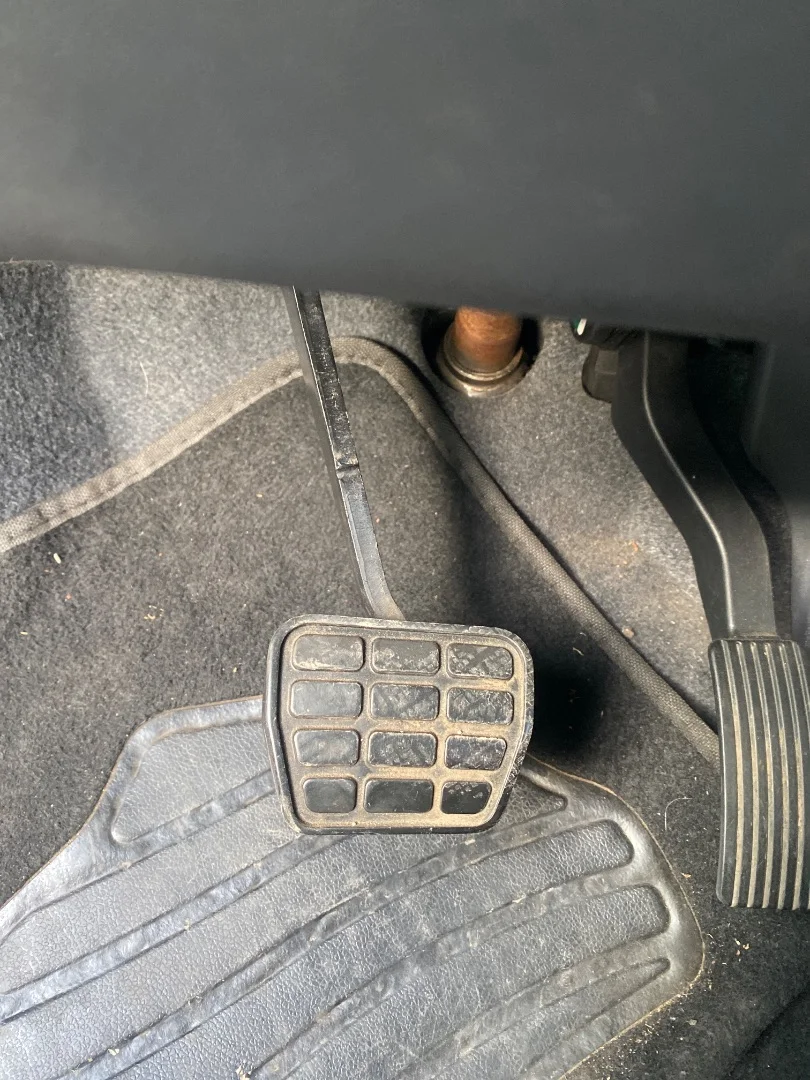 Foto de PEDAL FRENO MITSUBISHI COLT CZ3 BERL. 5 (Z30A) 1.3 CAT (95 CV / 70 KW)
