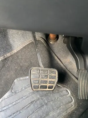 Foto de PEDAL FRENO MITSUBISHI COLT CZ3 BERL. 5 (Z30A) 1.3 CAT (95 CV / 70 KW)