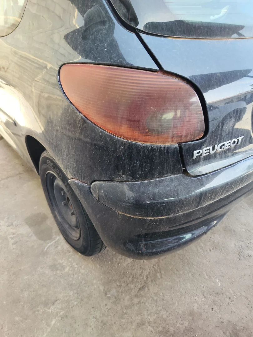 Foto de PILOTO TRASERO IZQUIERDO PEUGEOT 206 1.4 HDi (68 CV / 50 KW) referencia 6350P1