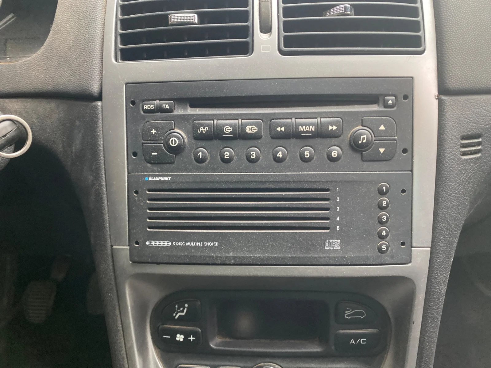 Foto de SISTEMA AUDIO / RADIO CD PEUGEOT 307 BREAK / SW (S1)(04.2002) 2.0 16V HDi FAP CAT (RHR / DW10BTED4) (136 CV / 100 KW)