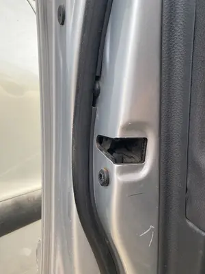 Foto de CERRADURA PUERTA DELANTERA IZQUIERDA VOLKSWAGEN POLO IV (9N3) 1.4 FSI (86 CV / 63 KW)