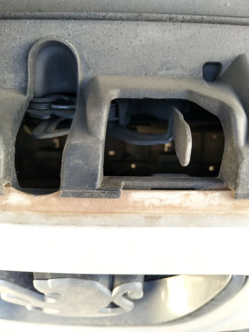 Foto de CERRADURA CAPO PEUGEOT 308 SW 1.6 HDi FAP CAT (9HZ / DV6TED4) (109 CV / 80 KW)